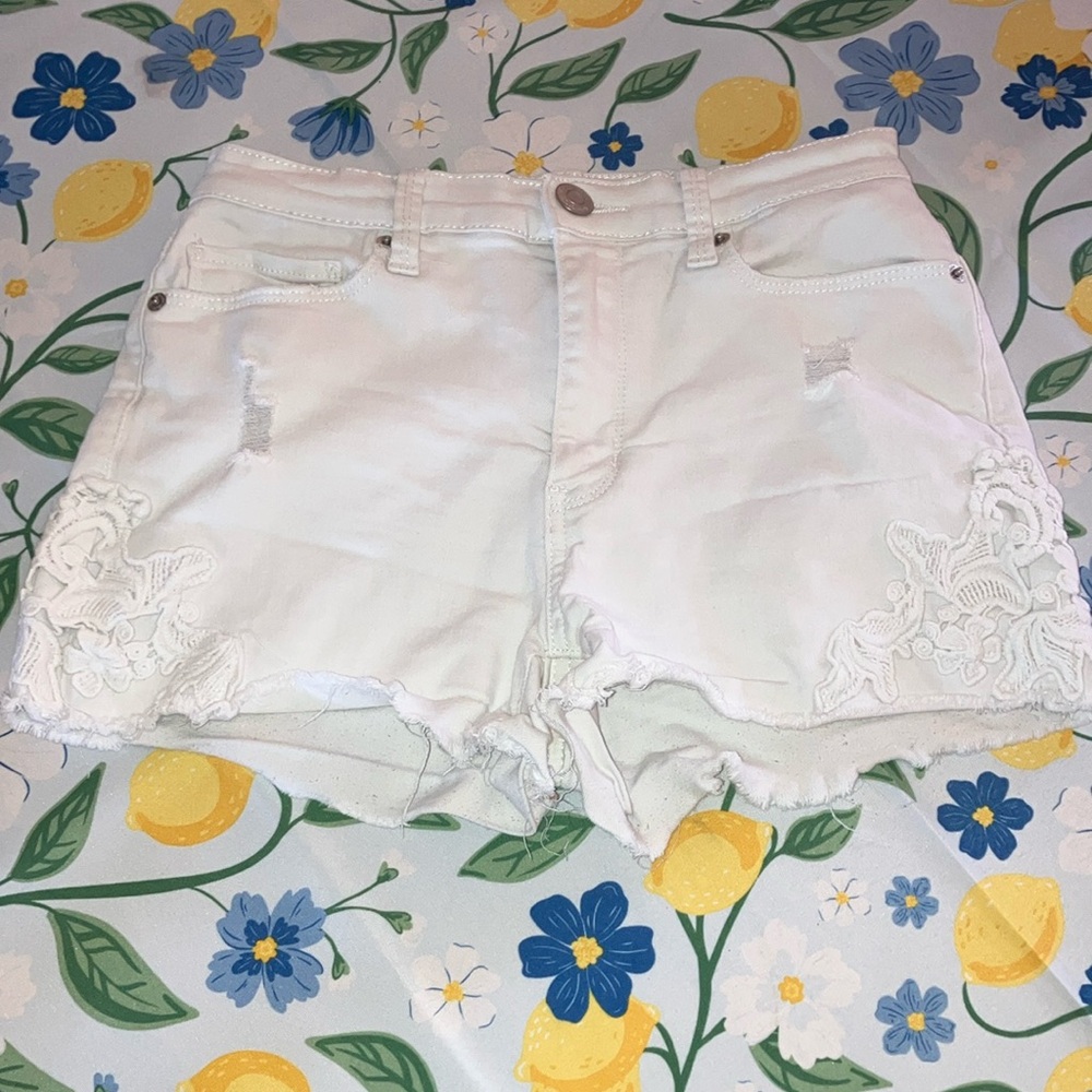 Mudd size 5 White Jean Shorts with FLX stretch high rise shortie EUC